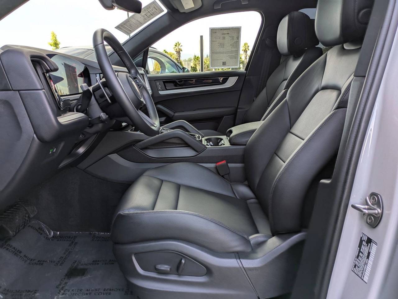 2024 Porsche Cayenne Base photo 3