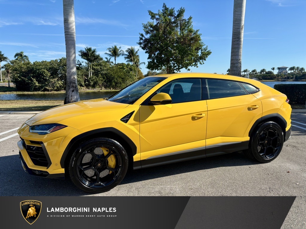 2022 Lamborghini Urus Base's photo