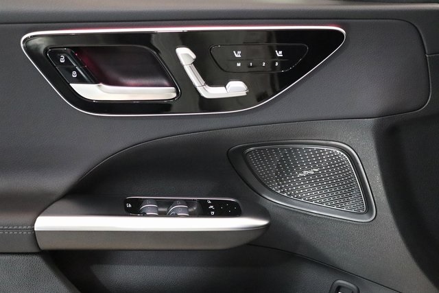 2025 Mercedes Benz C 300 4MATIC photo 2