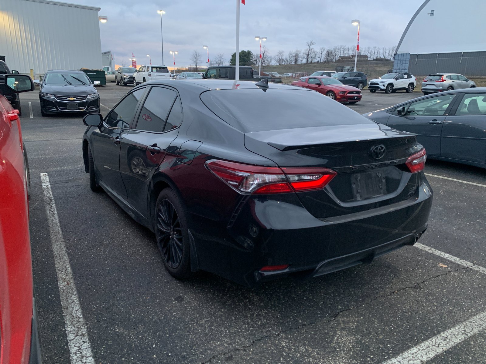 2022 Toyota Camry SE photo 3