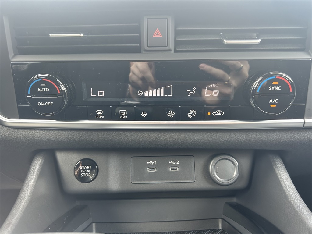 2026 Nissan Rogue SV photo 11