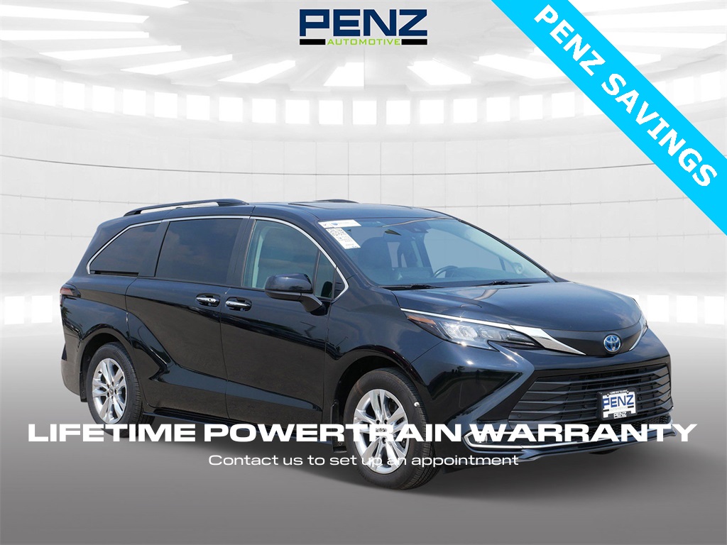 2024 Toyota Sienna XLE's photo