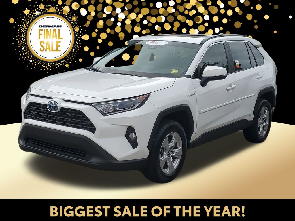 2021 Toyota RAV4 XLE's photo