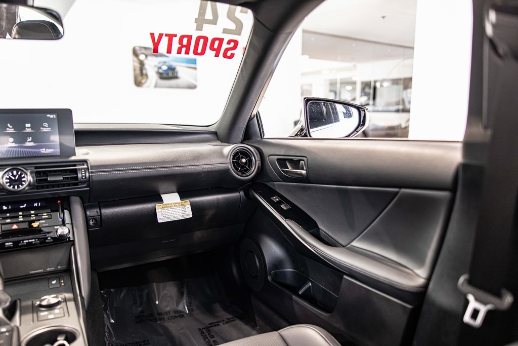 2024 LEXUS IS - Image 39