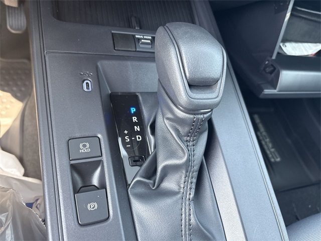 2026 Toyota Corolla Cross XLE XSE photo 19