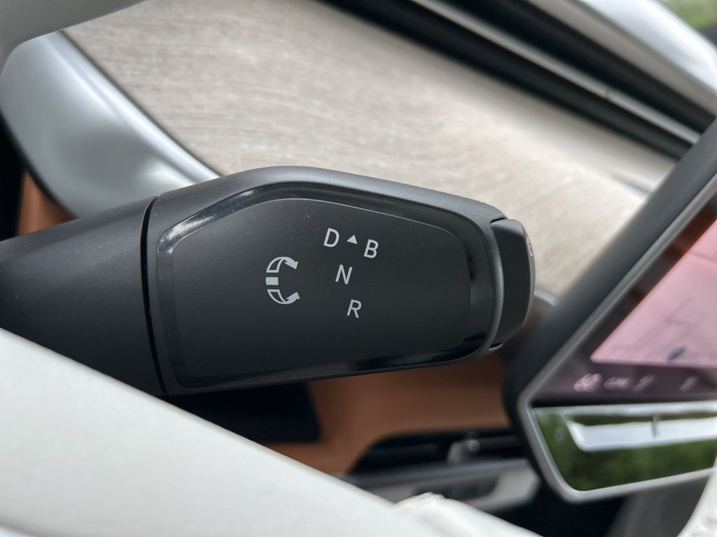 2025 Volkswagen ID. Buzz Pro Plus photo 19