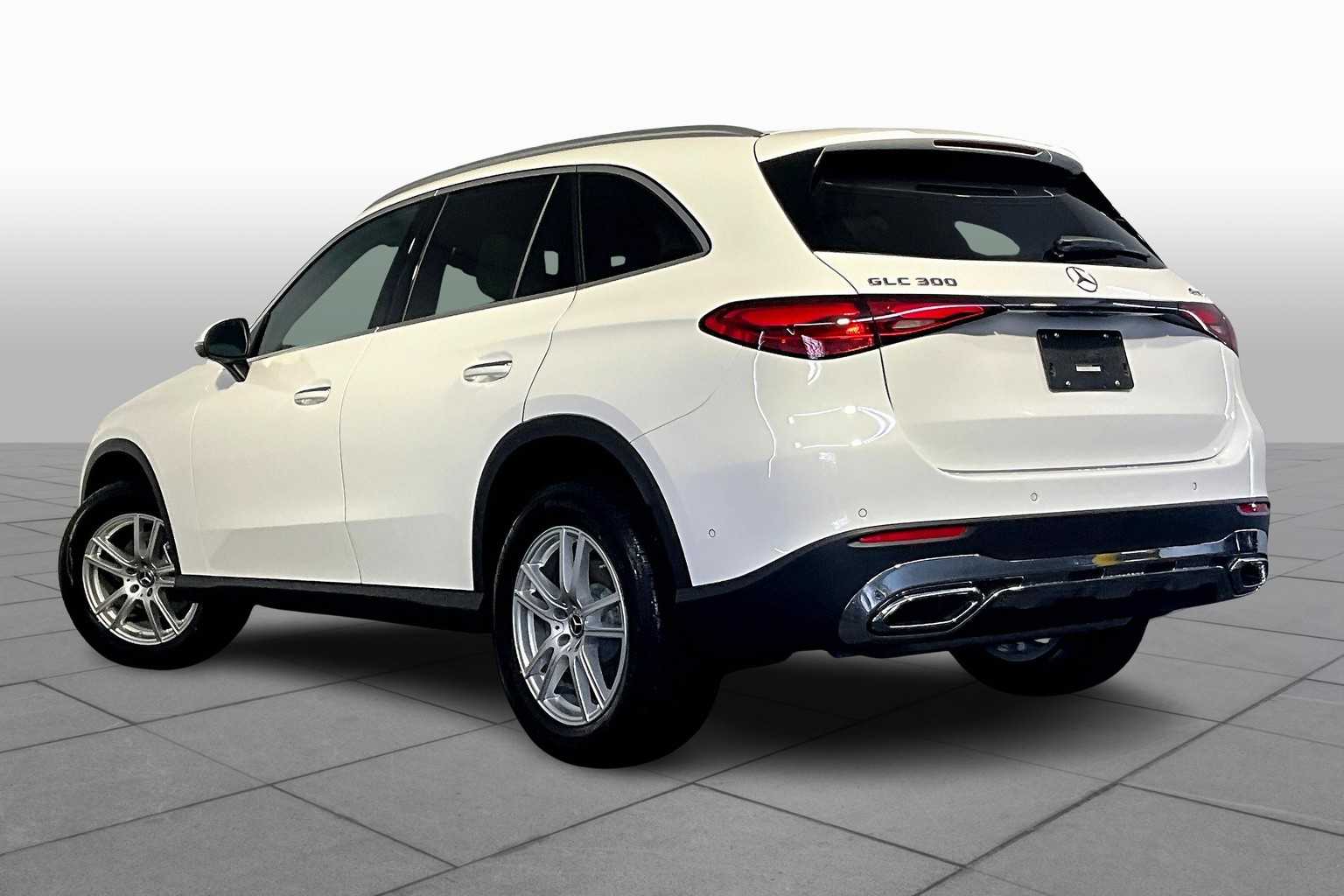 2026 Mercedes Benz GLC 300 4MATIC photo 3