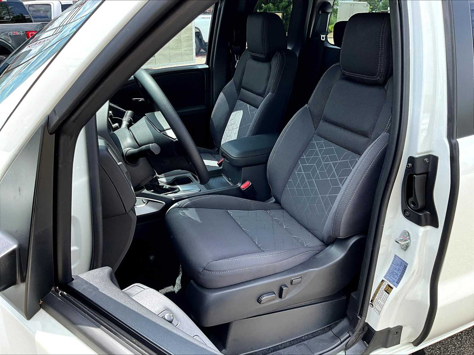 2025 Nissan Frontier SV photo 10