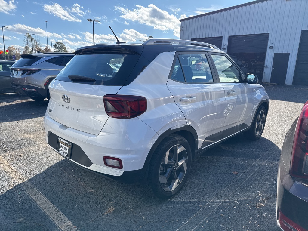 2023 Hyundai Venue Limited photo 3