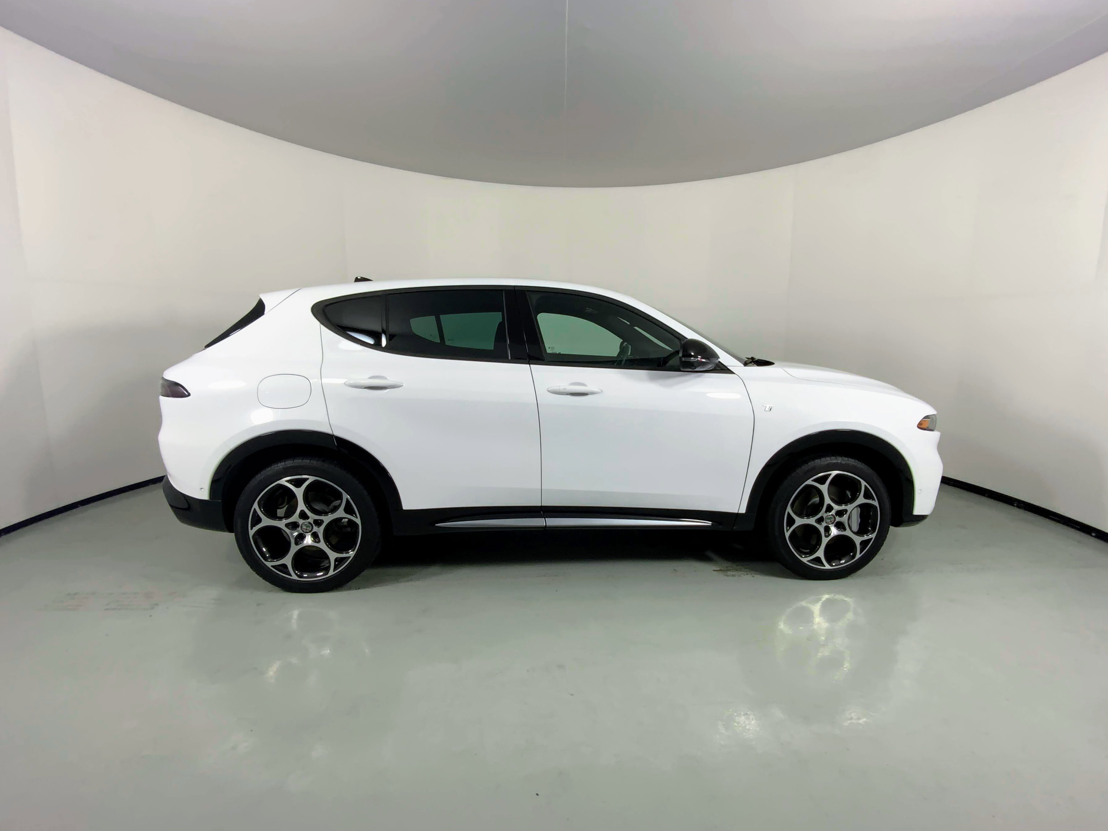 2024 Alfa Romeo Tonale Ti photo 2