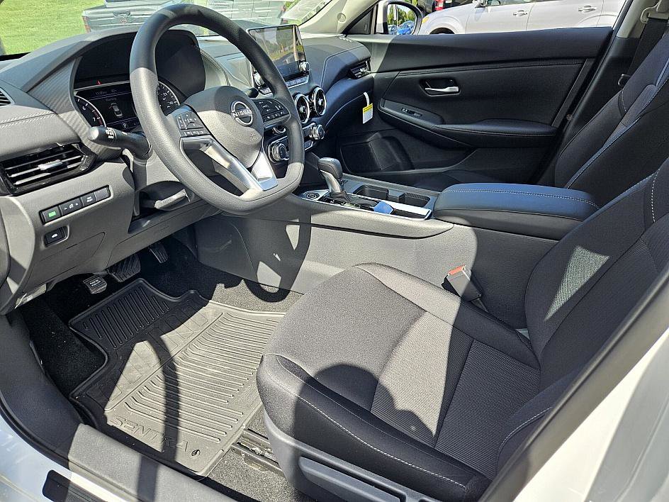 2025 Nissan Sentra SV photo 7