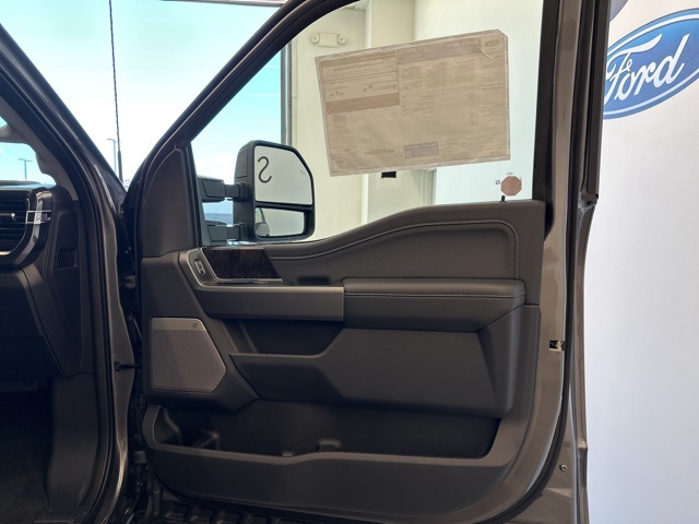 2025 Ford F-350 Lariat photo 24