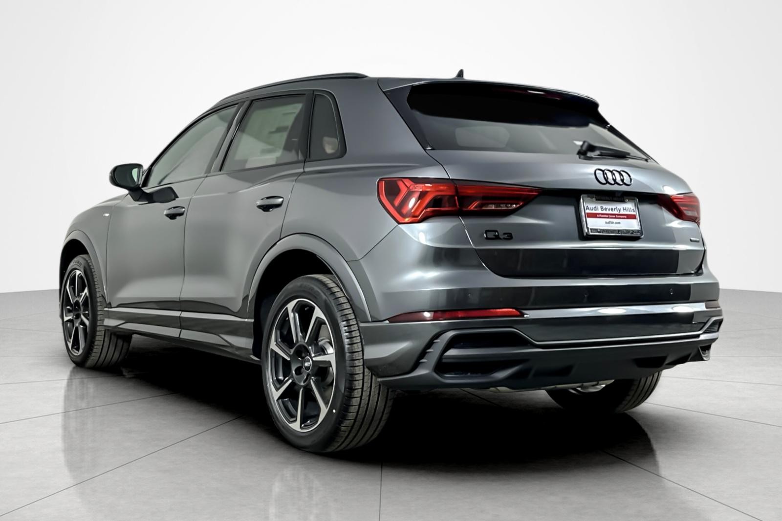 2025 Audi Q3 S line Premium Plus 45 TFSI photo 4