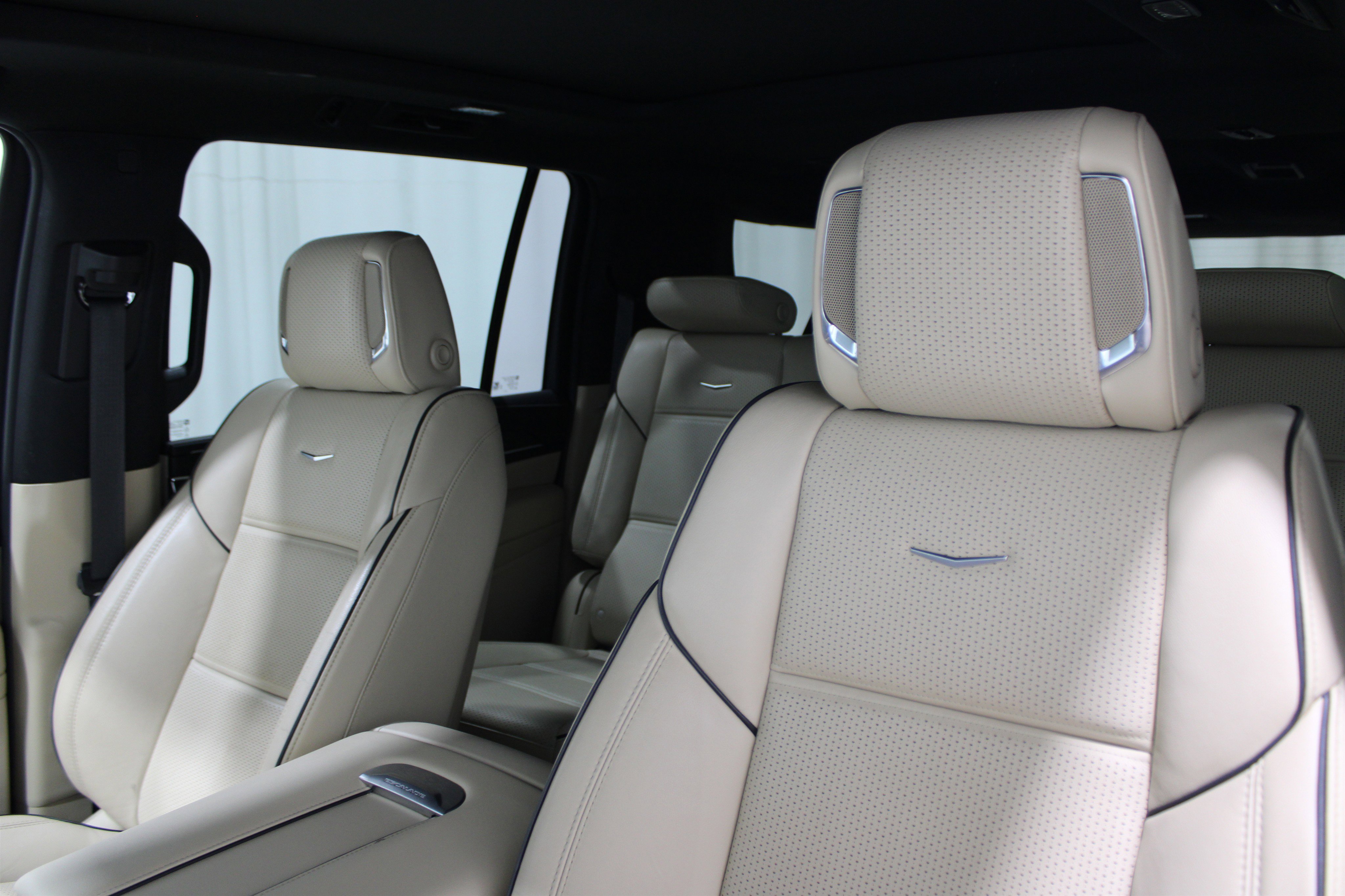 2023 Cadillac Escalade ESV Premium Luxury photo 5