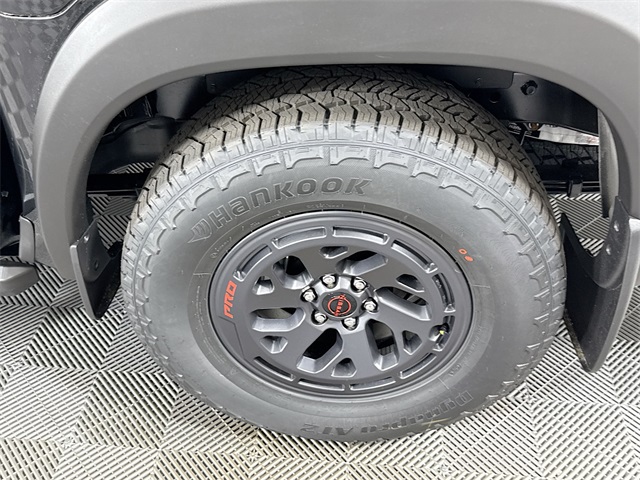 2025 Nissan Frontier PRO-X photo 4