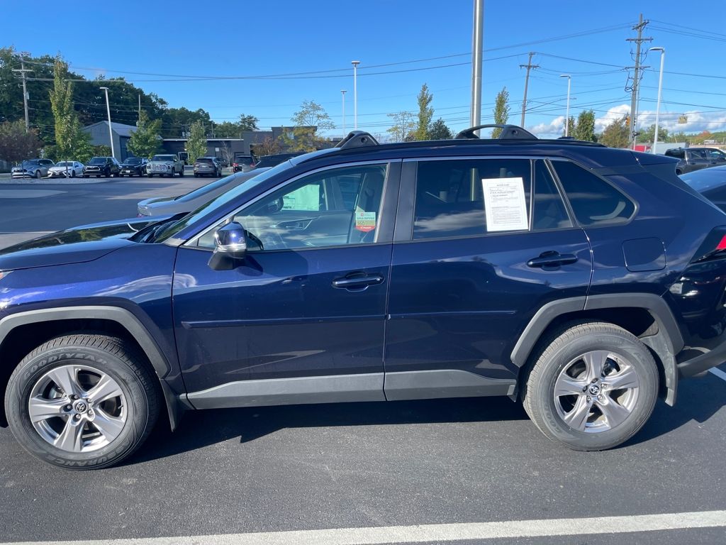 2023 Toyota RAV4 XLE photo 3