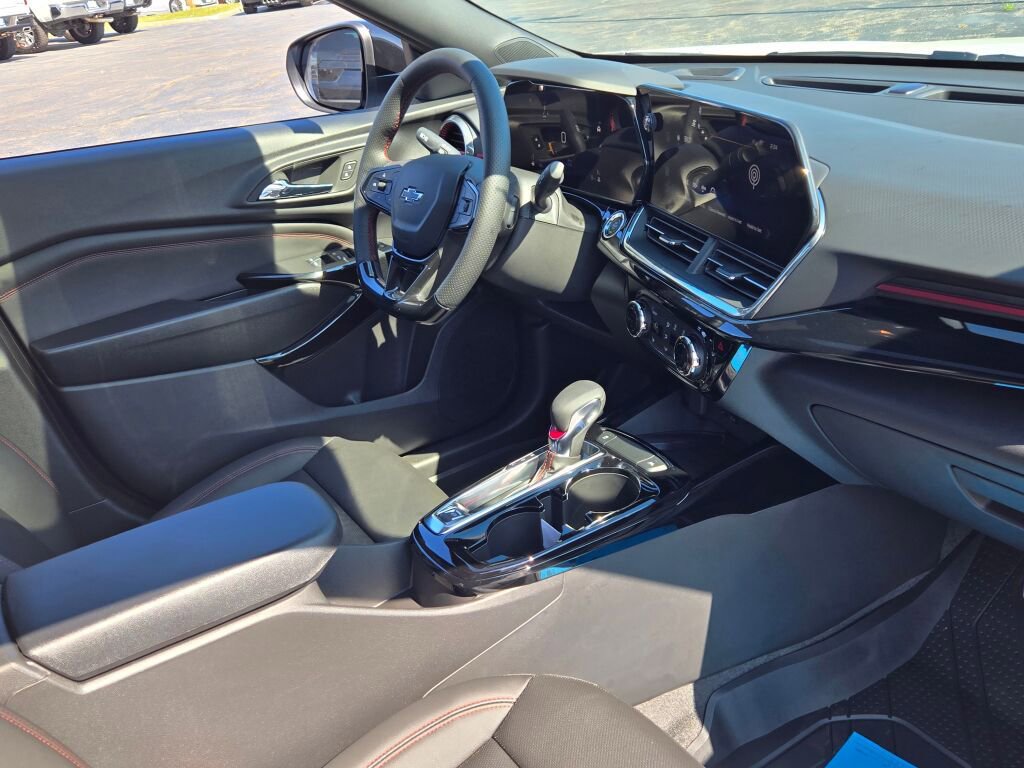 2025 Chevrolet Trax photo 4