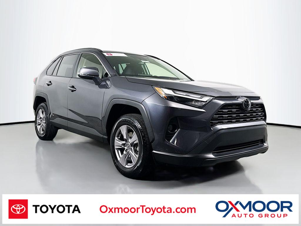 2025 Toyota RAV4 XLE's photo