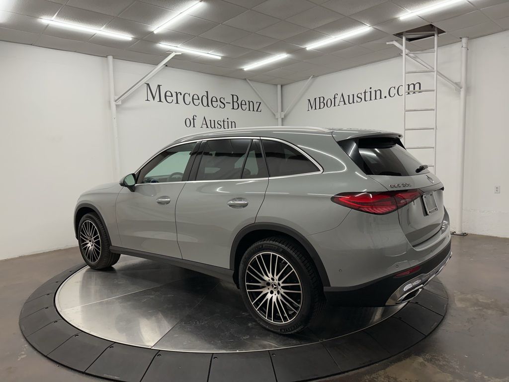 2026 Mercedes Benz GLC 300 photo 2