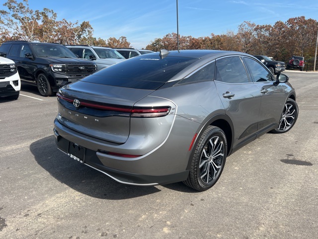 2023 Toyota Crown XLE photo 3