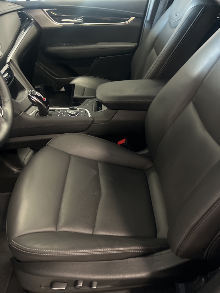 2025 Cadillac XT5 Premium Luxury photo 2