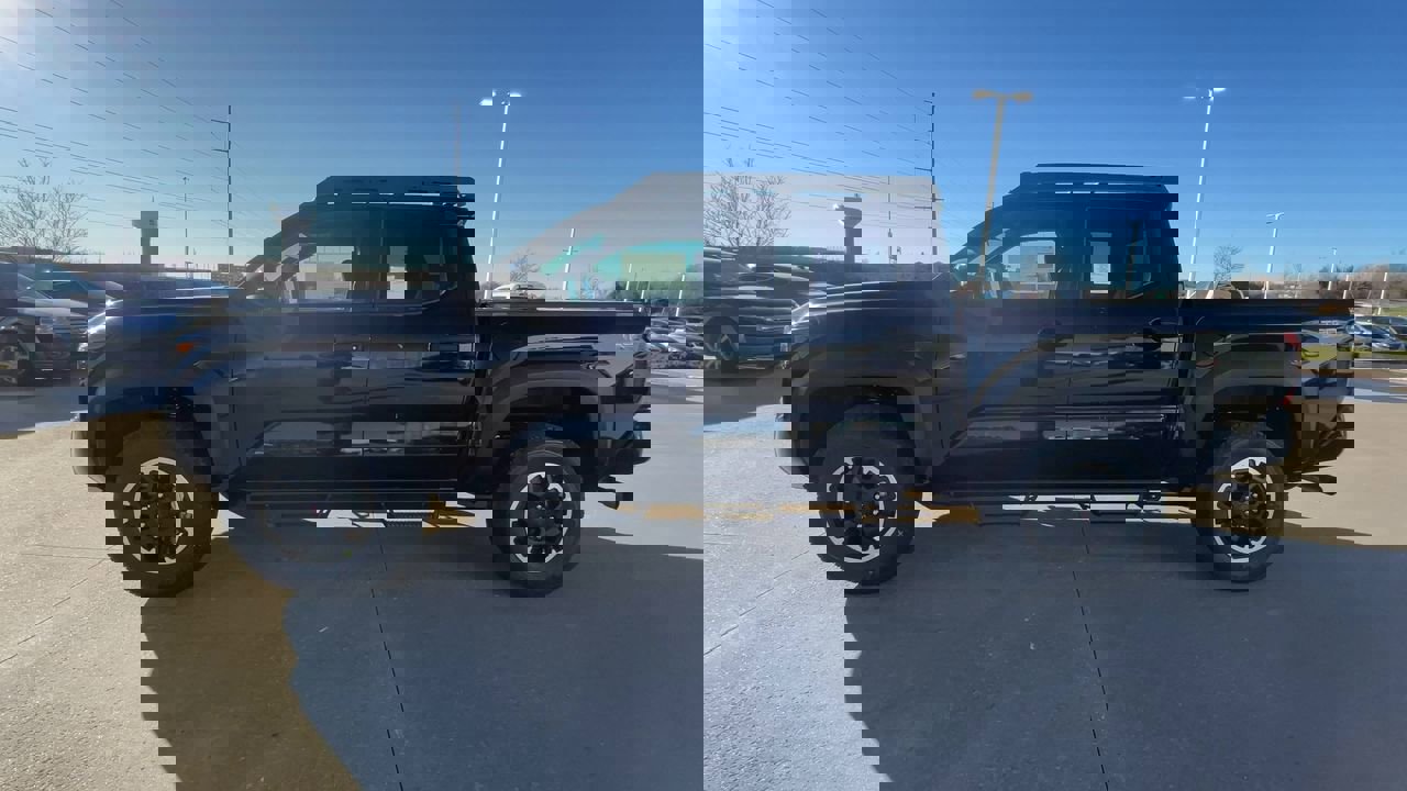 2024 Toyota Tacoma TRD Off-Road photo 5