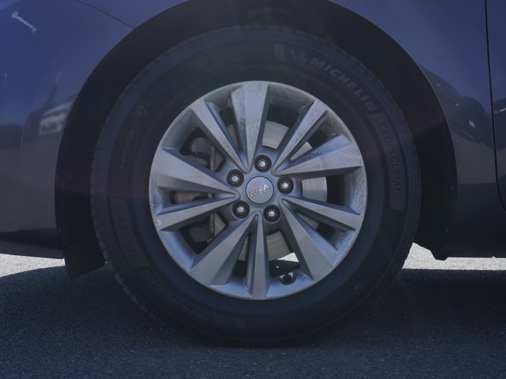 2017 Kia Sedona LX photo 9