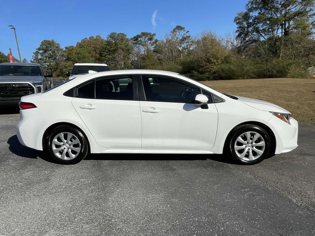 2026 Toyota Corolla LE photo 2