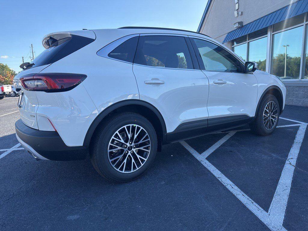 2025 Ford Escape Plug-In Hybrid photo 7