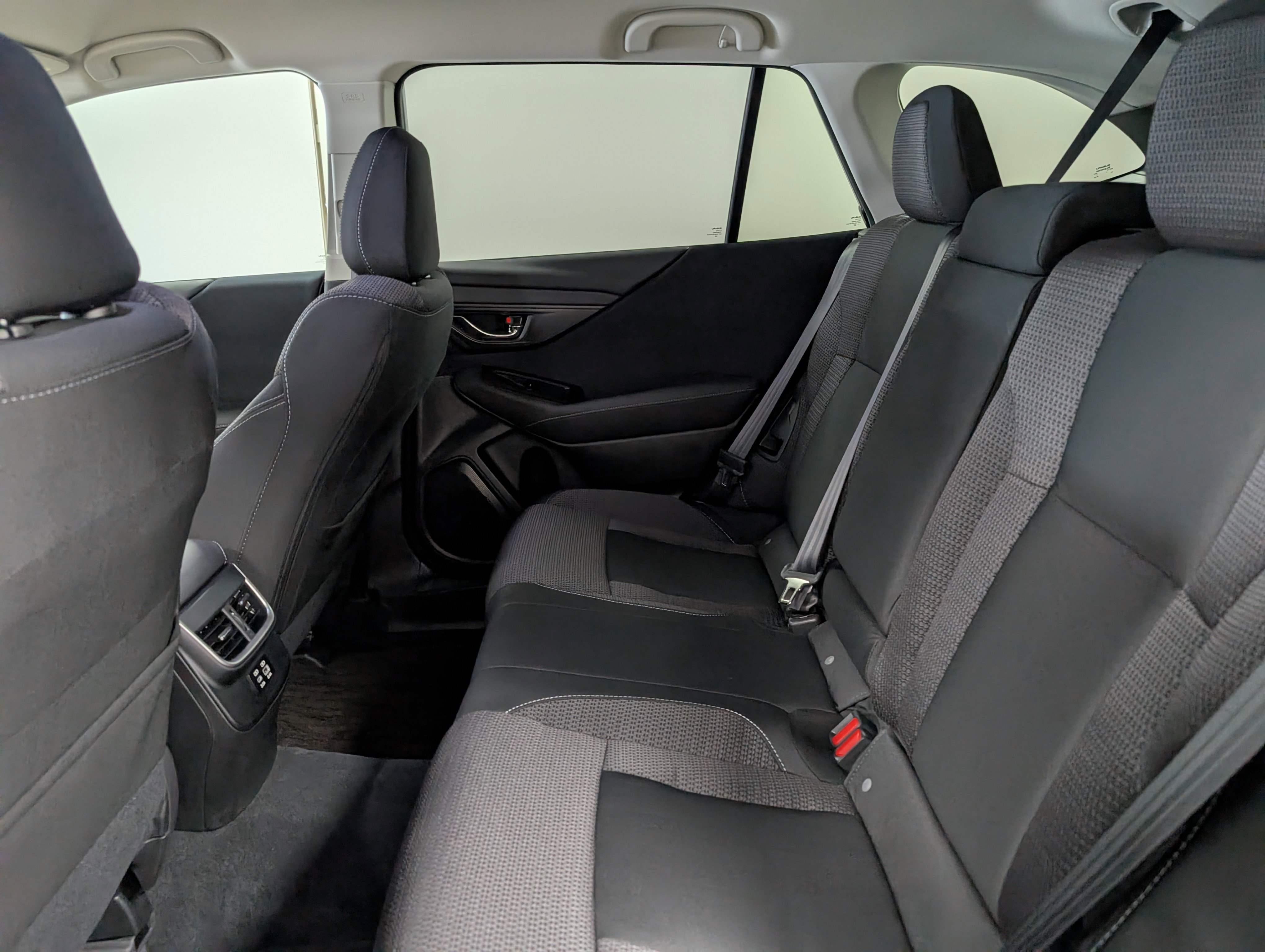 2025 Subaru Outback Premium photo 2