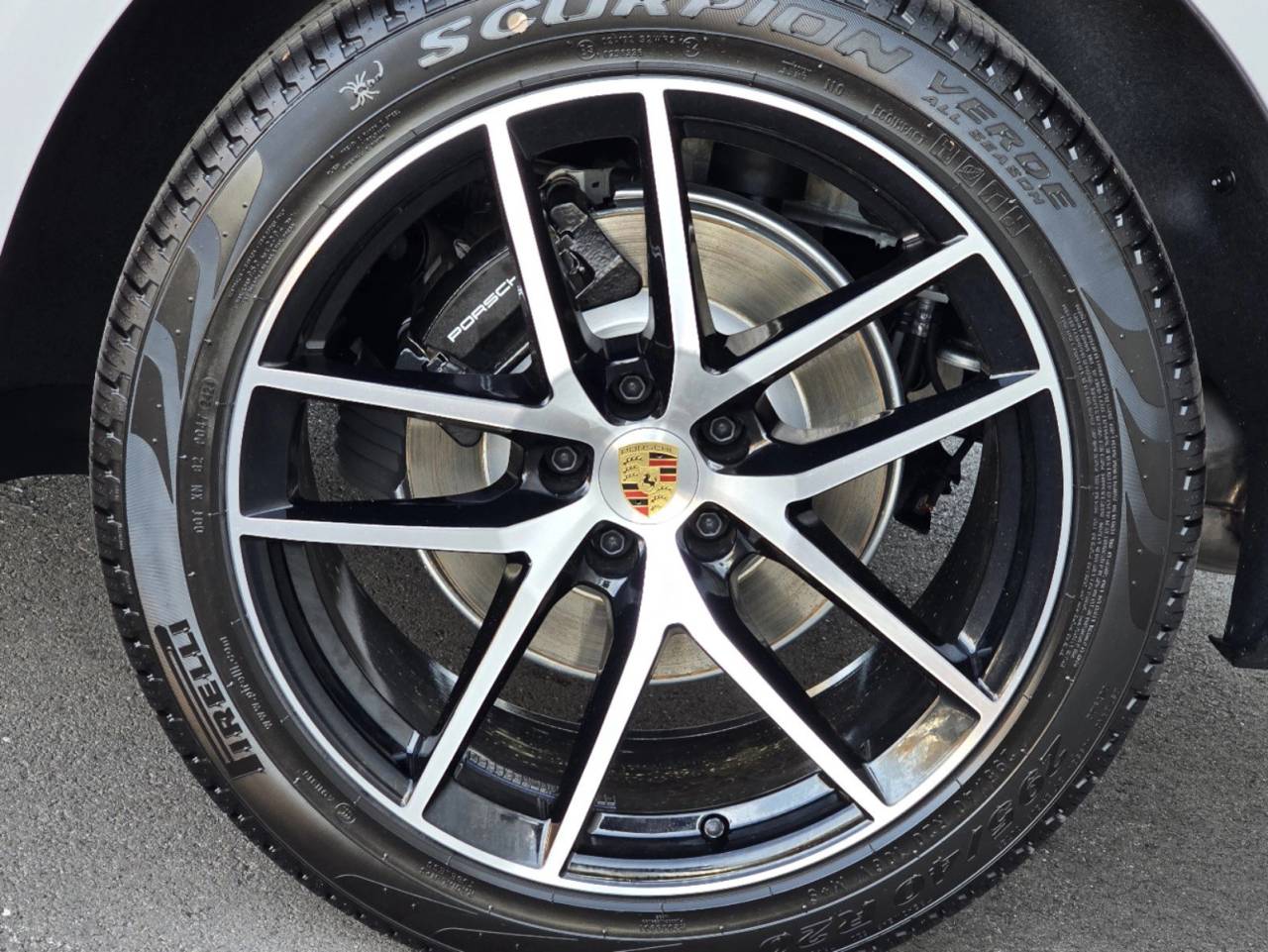 2025 Porsche Macan T photo 23