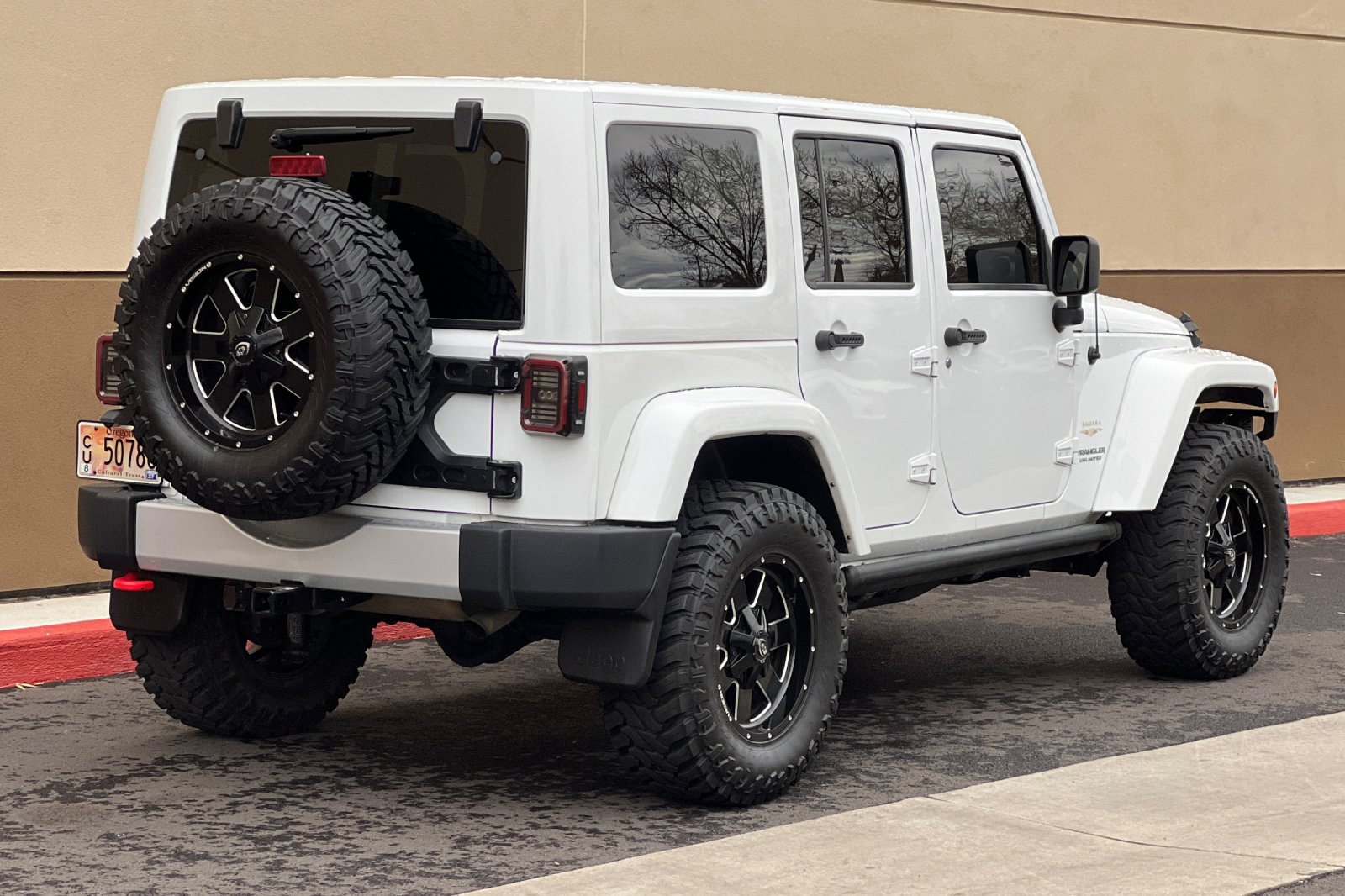 2014 Jeep Wrangler Unlimited Sahara photo 3