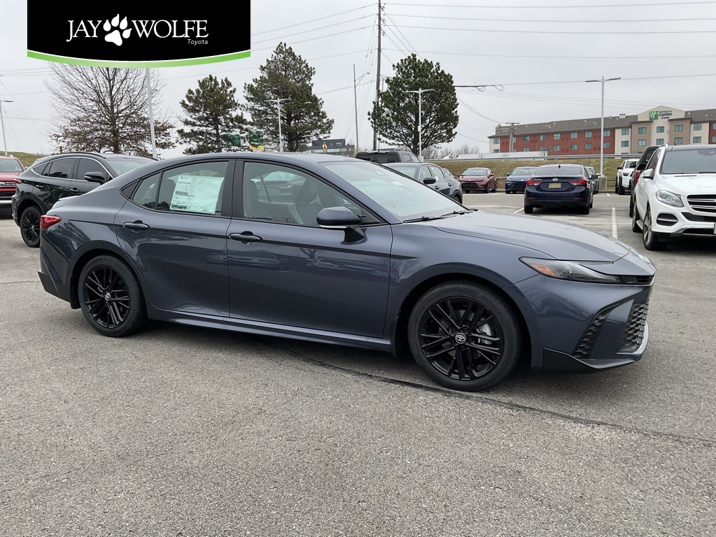 2026 Toyota Camry SE's photo