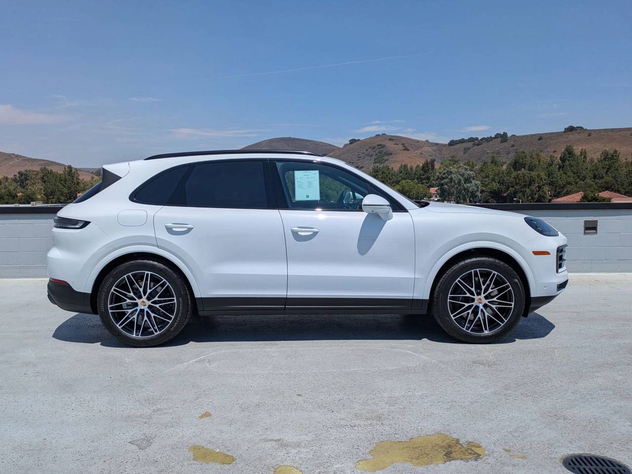 2025 Porsche Cayenne Base photo 4