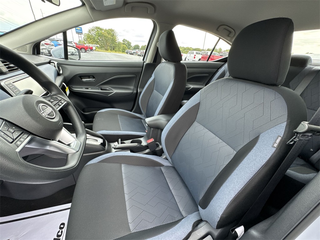 2025 Nissan Versa 1.6 SV photo 11