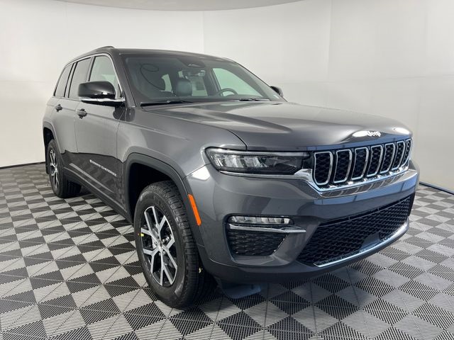 2025 Jeep Grand Cherokee Limited photo 3