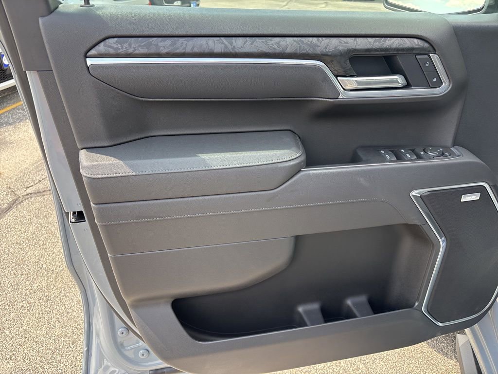 2025 Chevrolet Silverado 1500 RST photo 17