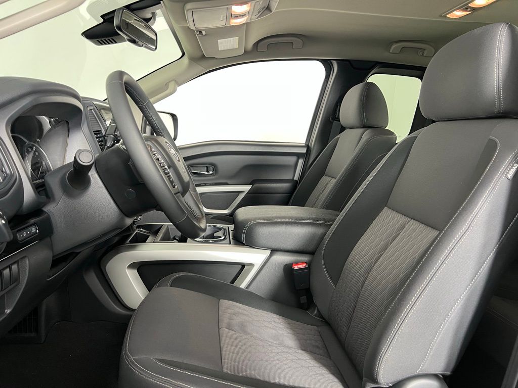 2024 Nissan Titan SV photo 18
