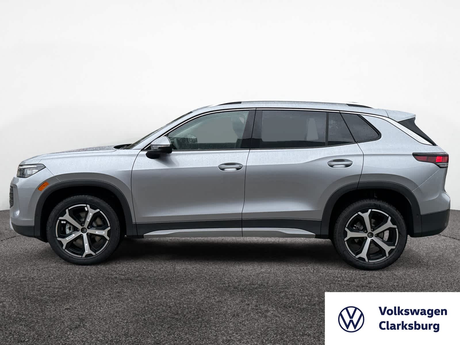 2025 Volkswagen Tiguan SE photo 2
