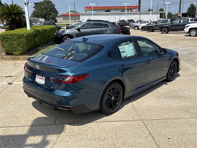2025 Toyota Camry SE photo 3