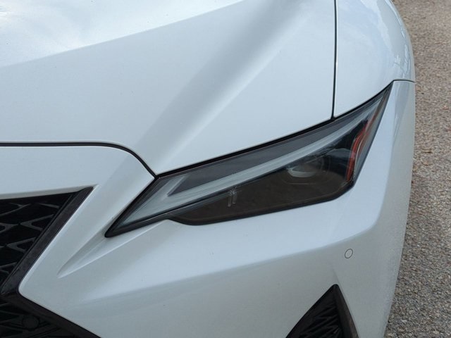 2024 Lexus IS 350 F SPORT photo 10