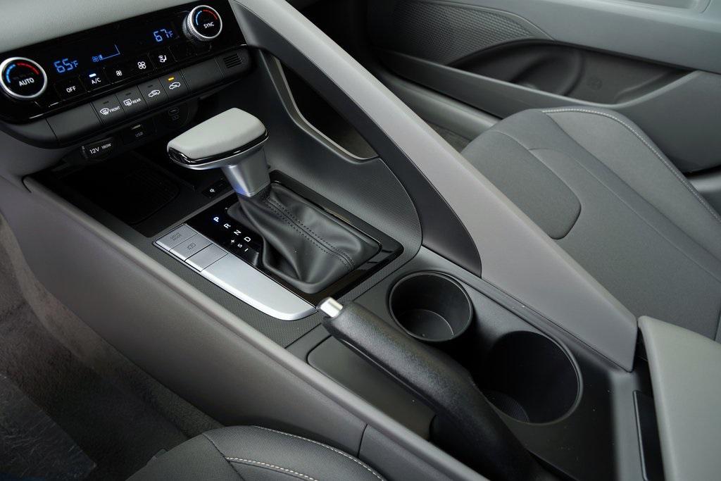 2025 Hyundai Elantra SEL Sport photo 19
