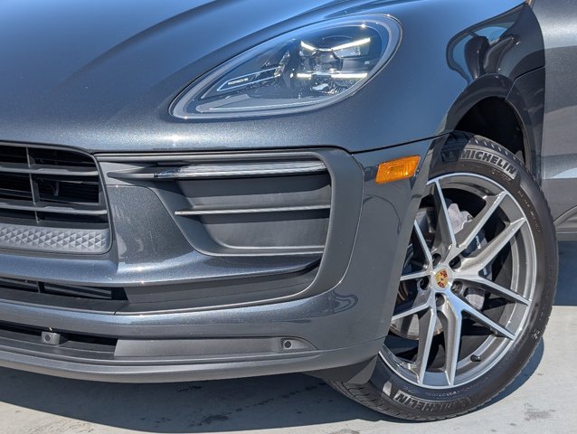 2024 Porsche Macan T photo 10