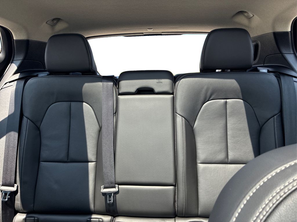 2026 Volvo XC40 AWD Plus photo 10
