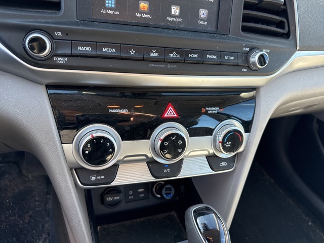 2019 Hyundai Elantra SEL photo 16