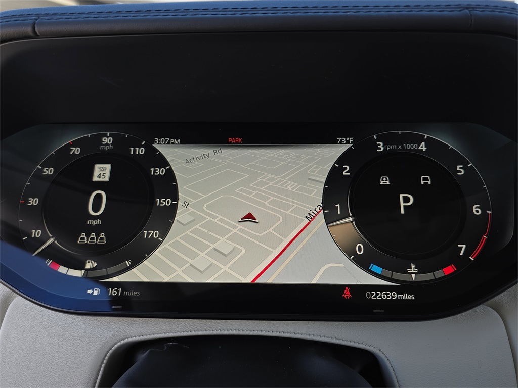 2023 Land Rover Range Rover SE photo 17