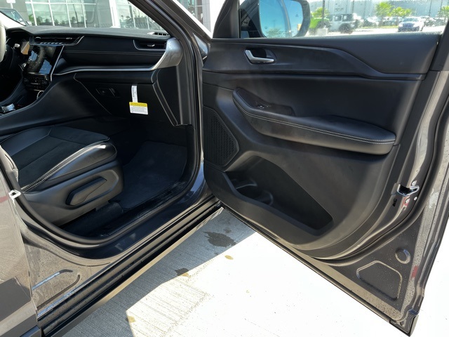 2025 Jeep Grand Cherokee Altitude X photo 19