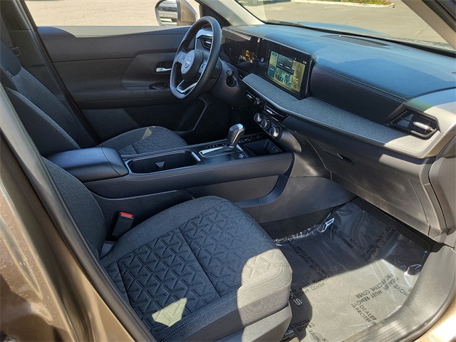 2025 Nissan Kicks SV photo 13