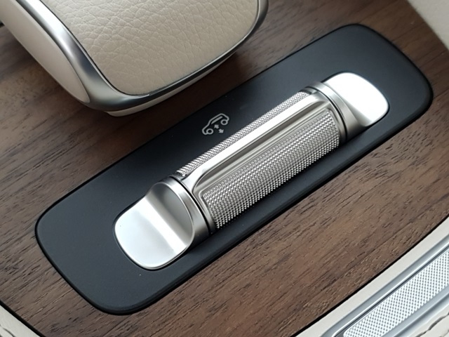 2025 Mercedes Benz GLS 450 4MATIC photo 32