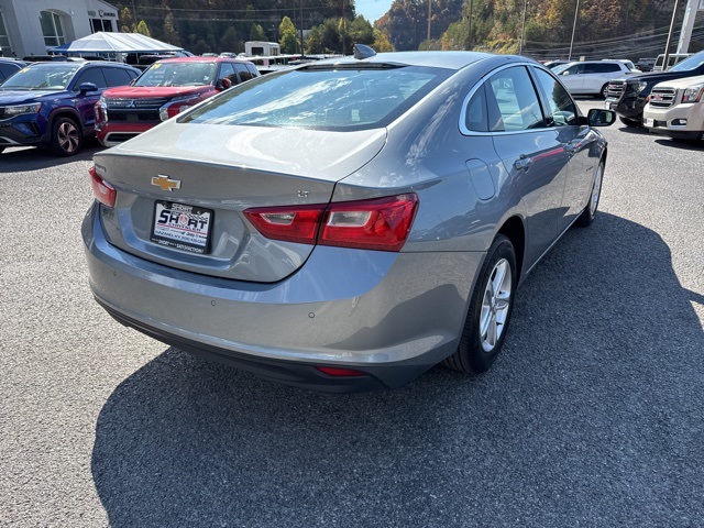 2024 Chevrolet Malibu 1LT photo 2